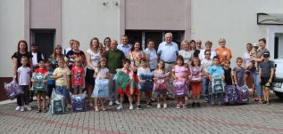 Iskolatáskákat kaptak a Rákóczi Szövetségtől a szilágysági kisdiákok